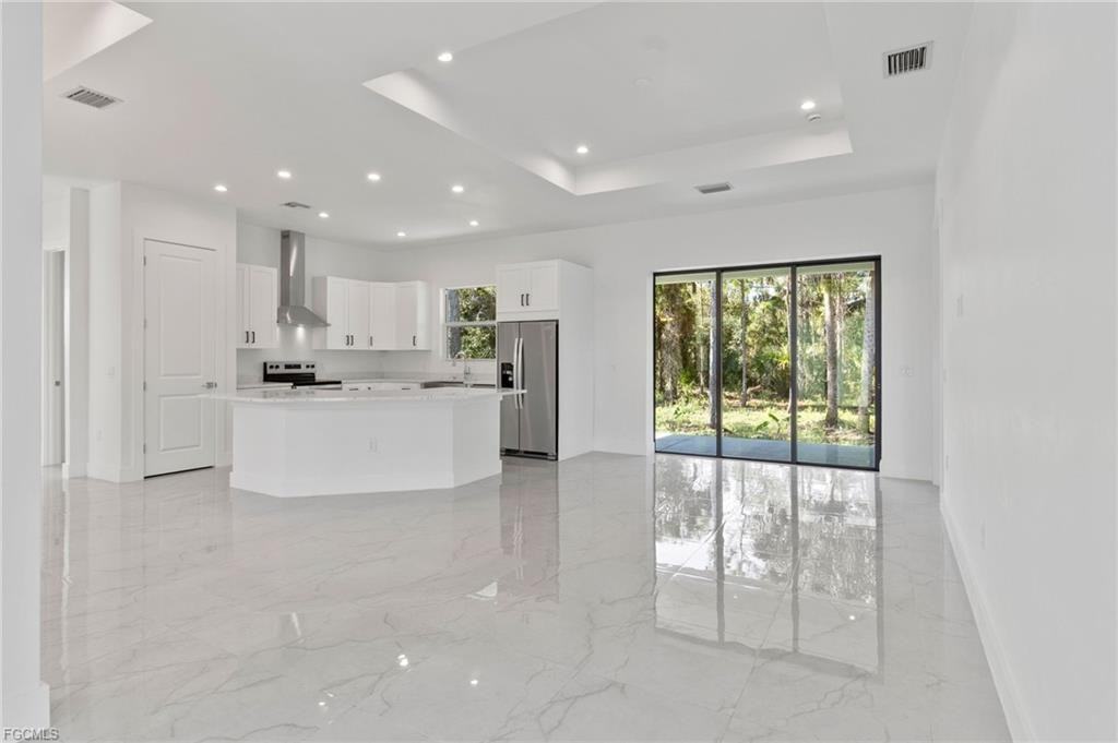 1081 Desoto Boulevard South - Photo 3 of 8