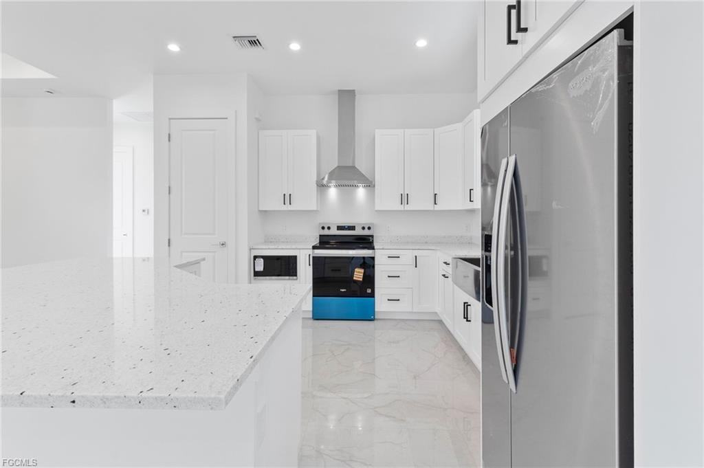 1081 Desoto Boulevard South - Photo 4 of 8