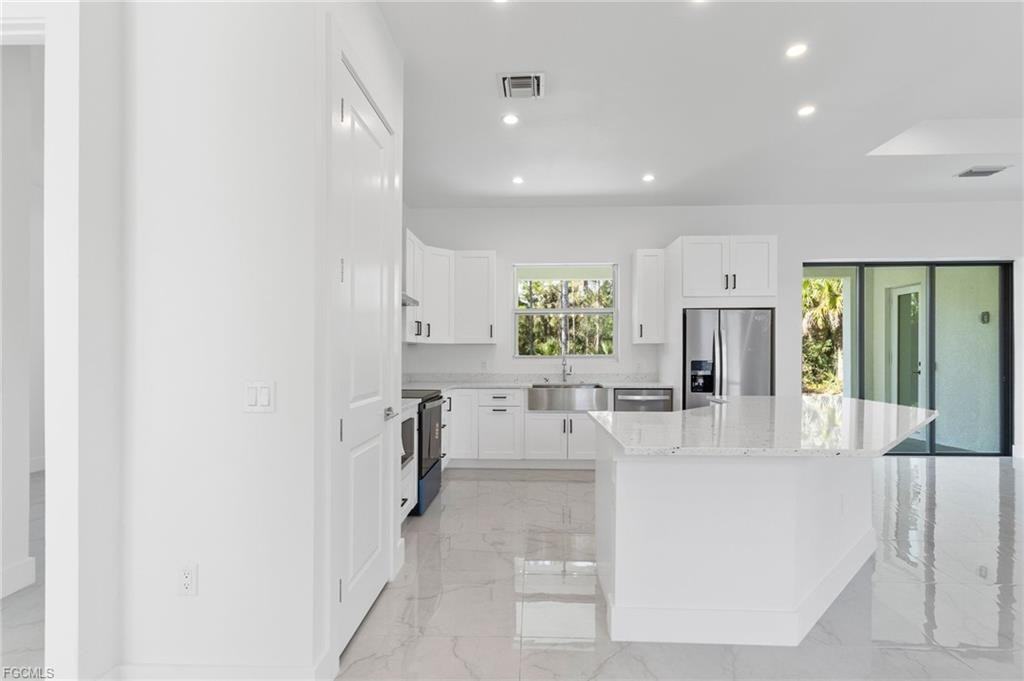 1081 Desoto Boulevard South - Photo 5 of 8