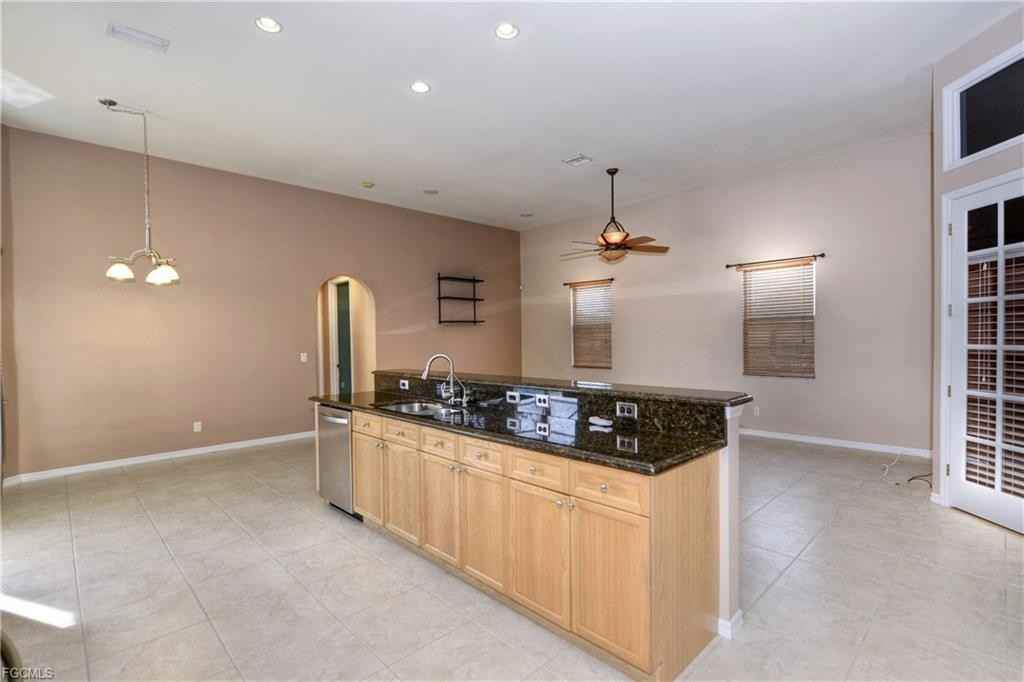 522 Se 13th St - Photo 6 of 8