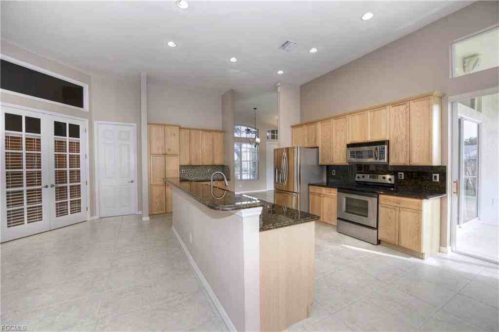 522 Se 13th St - Photo 7 of 8