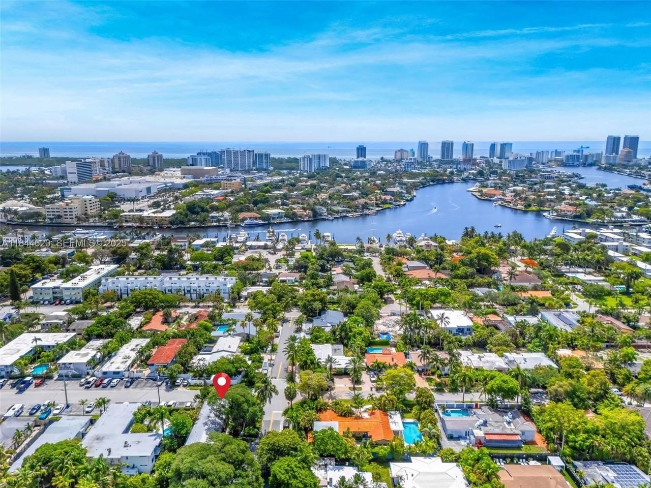 801 Northeast 18th Avenue #4 - Photo 6 of 16