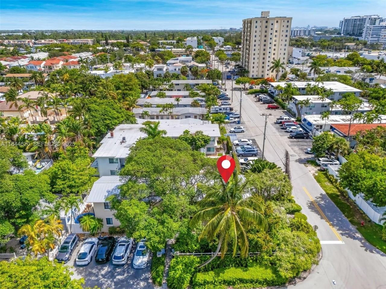 801 Northeast 18th Avenue #4 - Photo 7 of 16