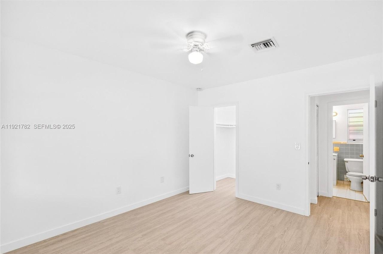 1572 Northwest 2nd Street - Photo 5 of 33