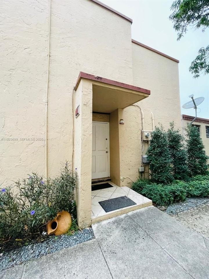 20102 Sw 123rd Dr - Photo 2 of 16