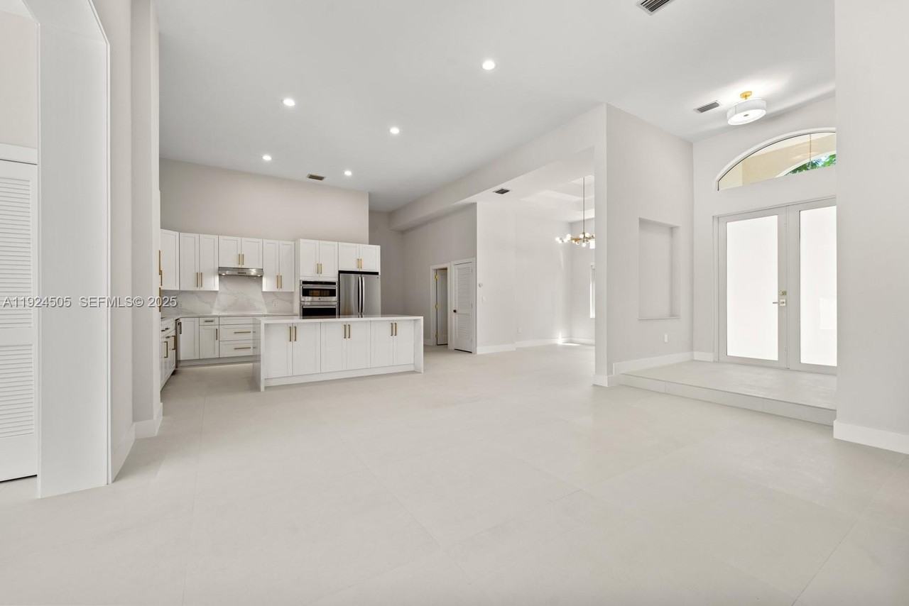 16160 Southwest 89th Place - Photo 6 of 50