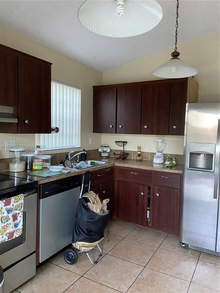 7331 Sw 149th Ct - Photo 2 of 10