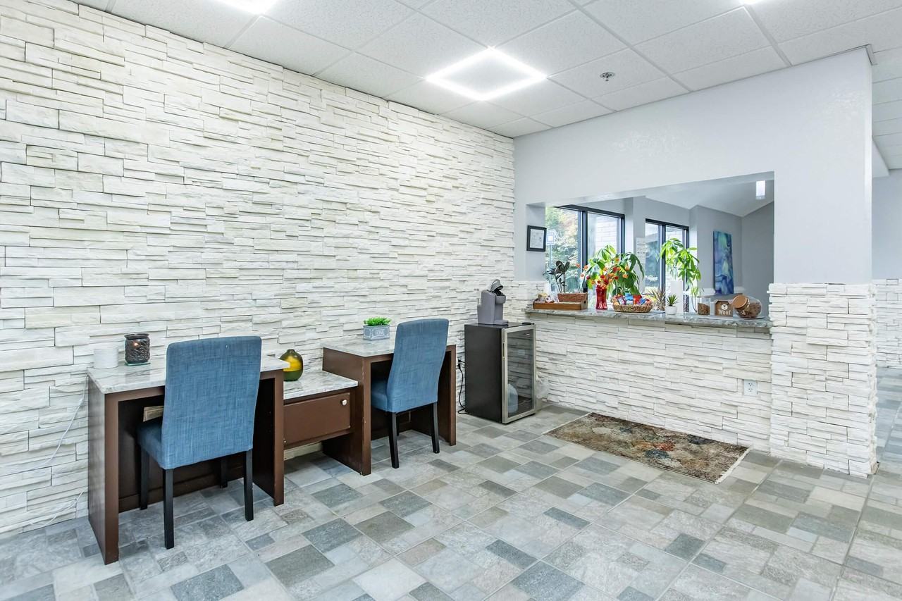 Chateau Dr Se - Photo 2 of 6