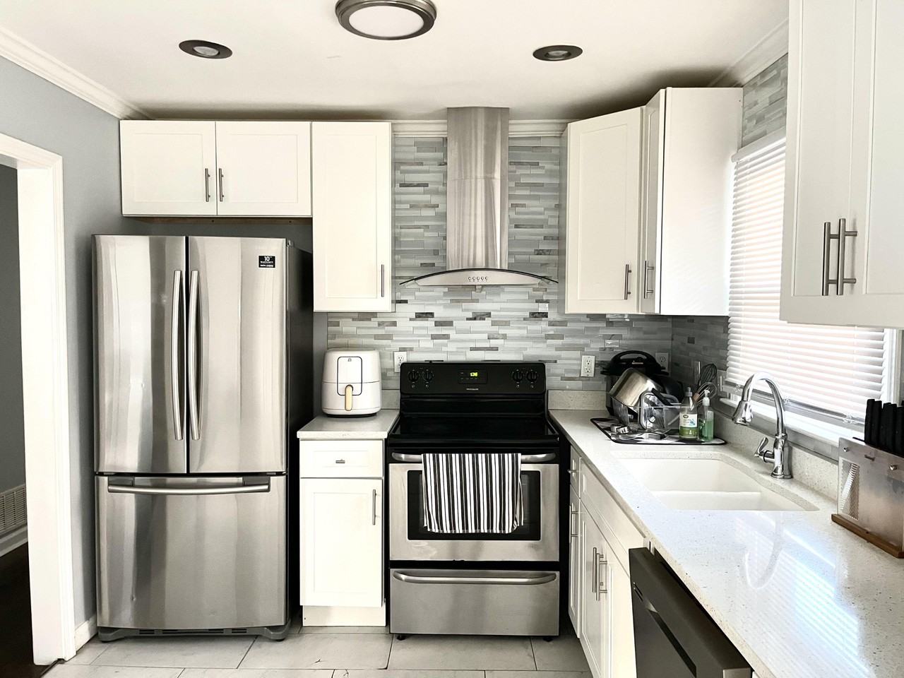 Randall Street - Photo 3 of 11