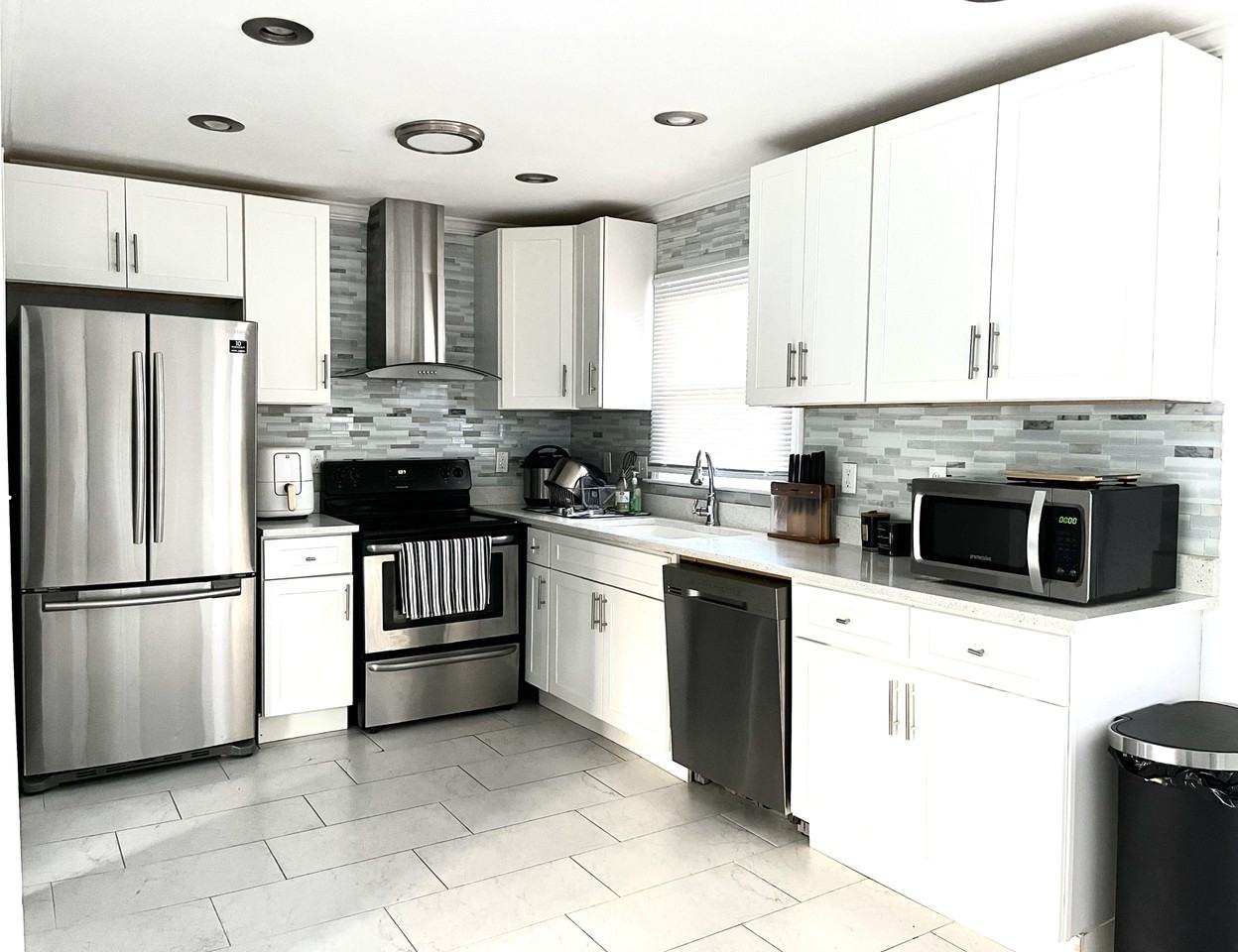 Randall Street - Photo 5 of 11