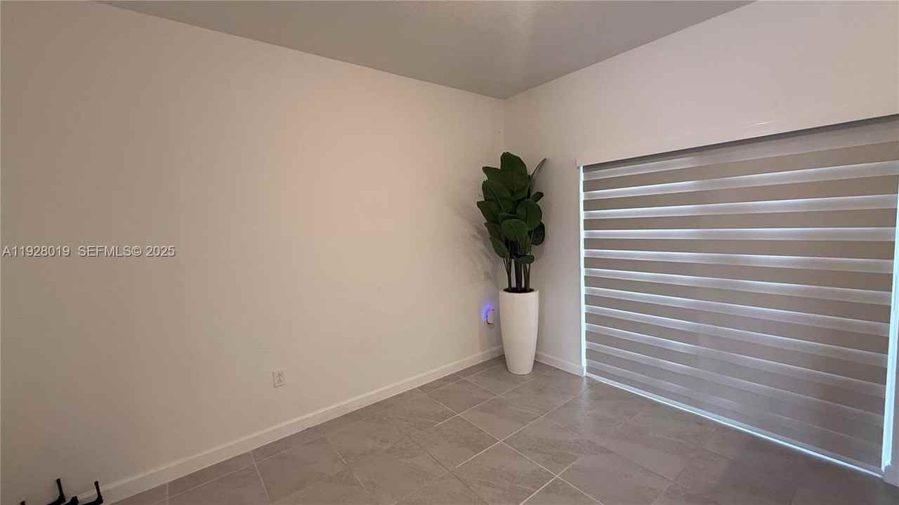 2833 Se 25th Ave #2833 - Photo 5 of 20