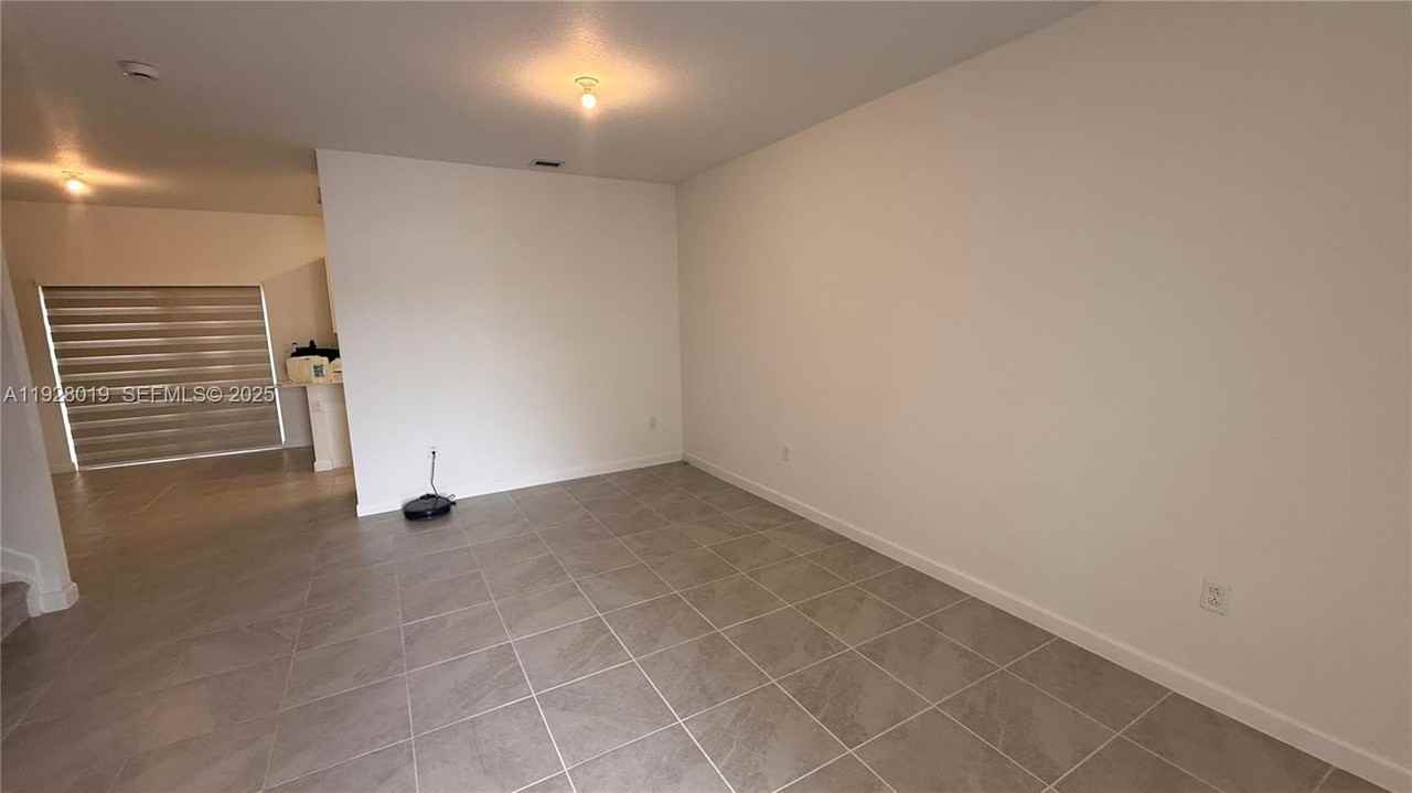 2833 Se 25th Ave #2833 - Photo 6 of 20