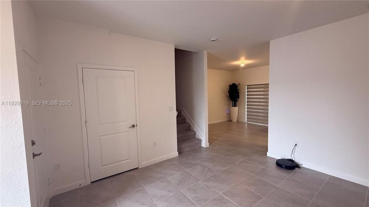 2833 Se 25th Ave #2833 - Photo 7 of 20