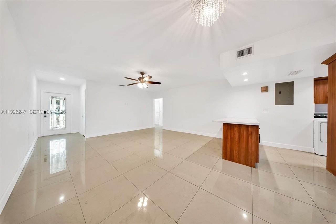 7417 Twin Sabal Dr - Photo 7 of 22