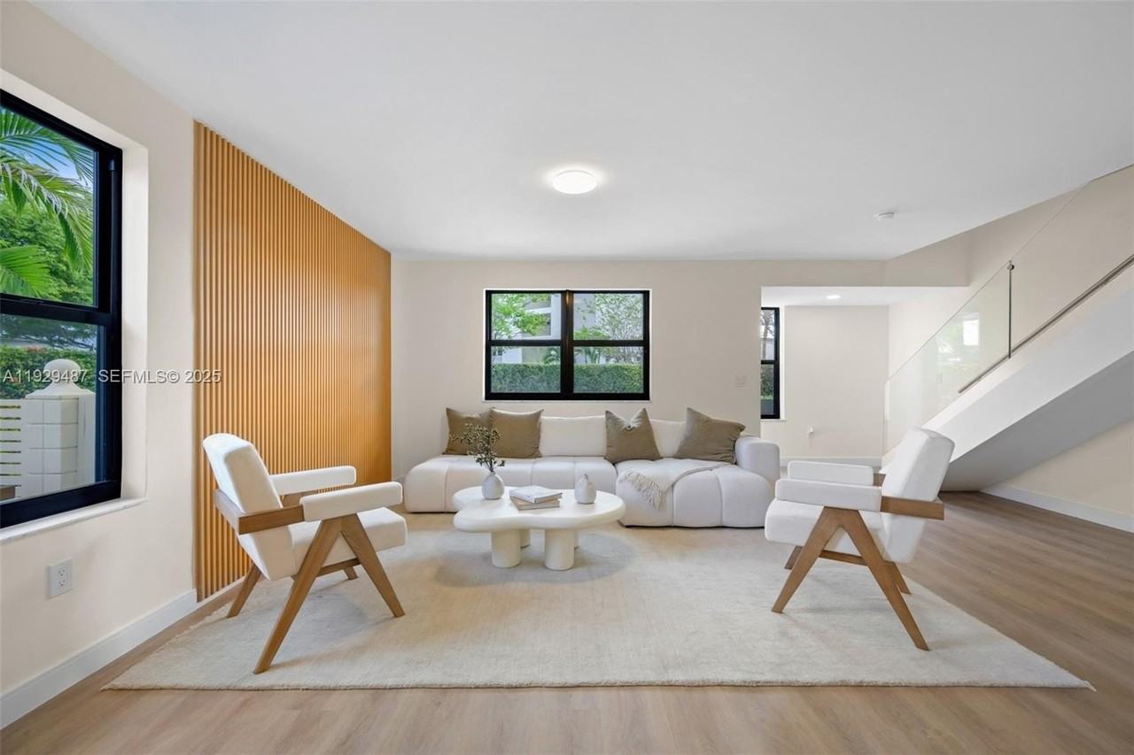 7994 Crespi Boulevard #7994 - Photo 3 of 25