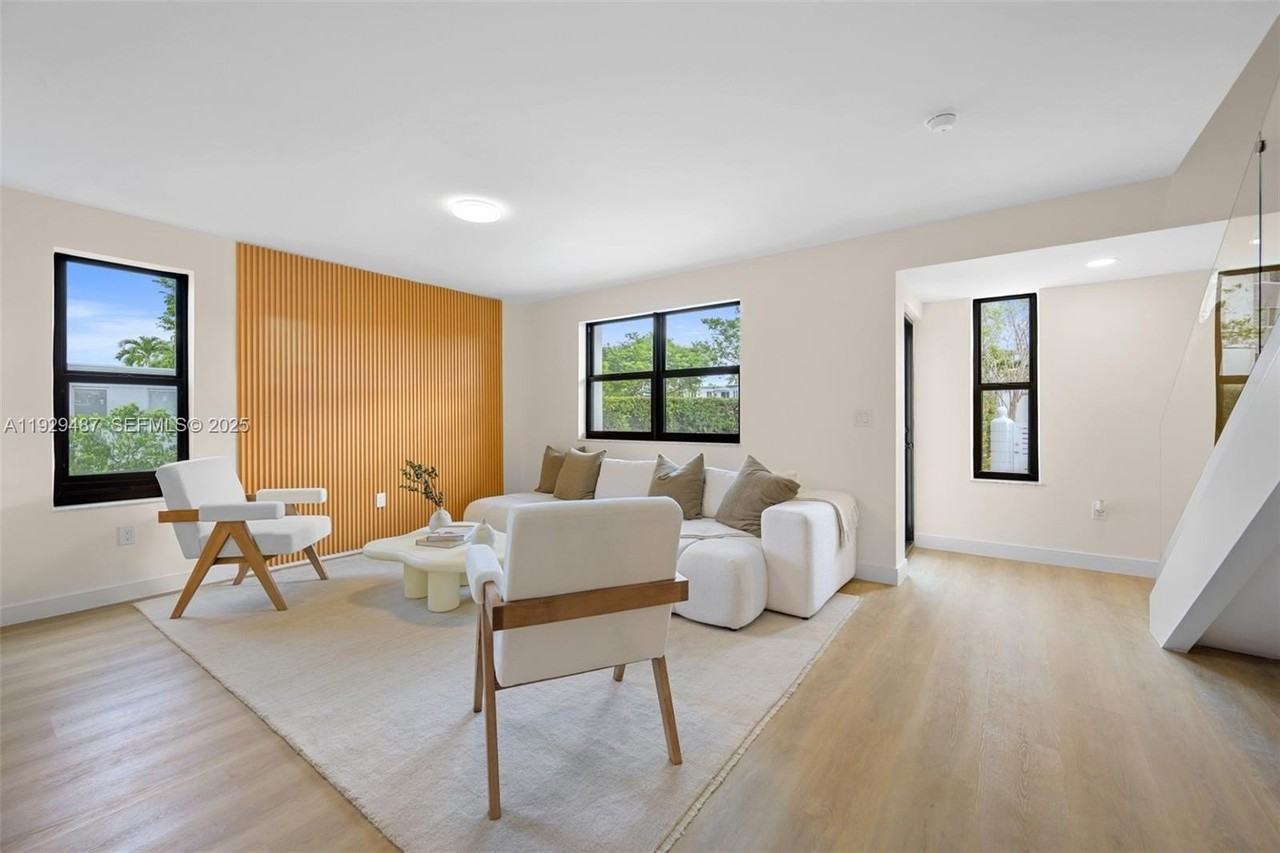 7994 Crespi Boulevard #7994 - Photo 4 of 25