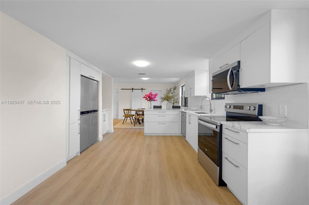 7994 Crespi Boulevard #7994 - Photo 5 of 25