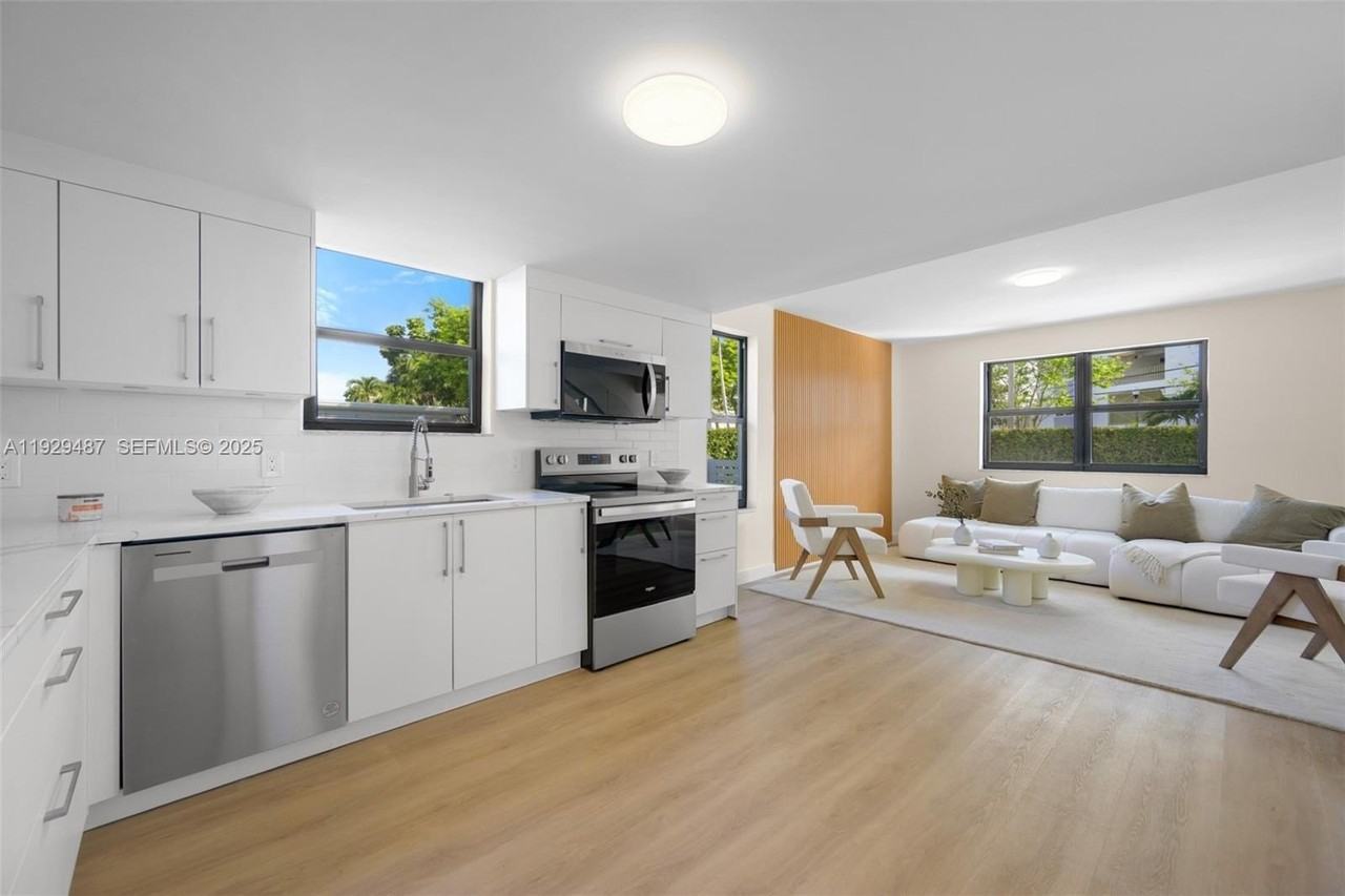 7994 Crespi Boulevard #7994 - Photo 6 of 25