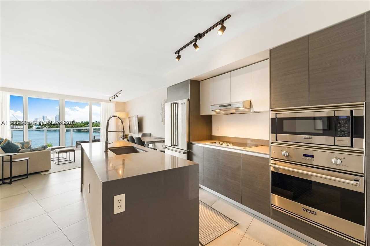 9821 East Bay Harbor Drive #503 - Photo 7 of 44