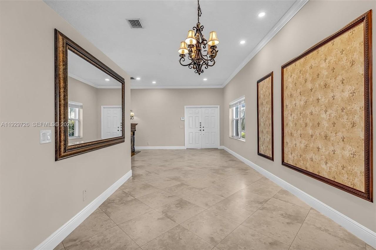 949 Tanglewood Circle #0 - Photo 7 of 50