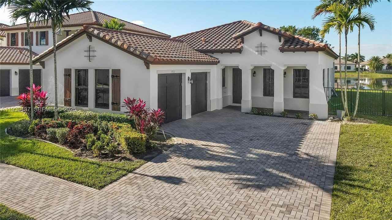 3712 Northwest 82nd Drive - Photo 2 of 33