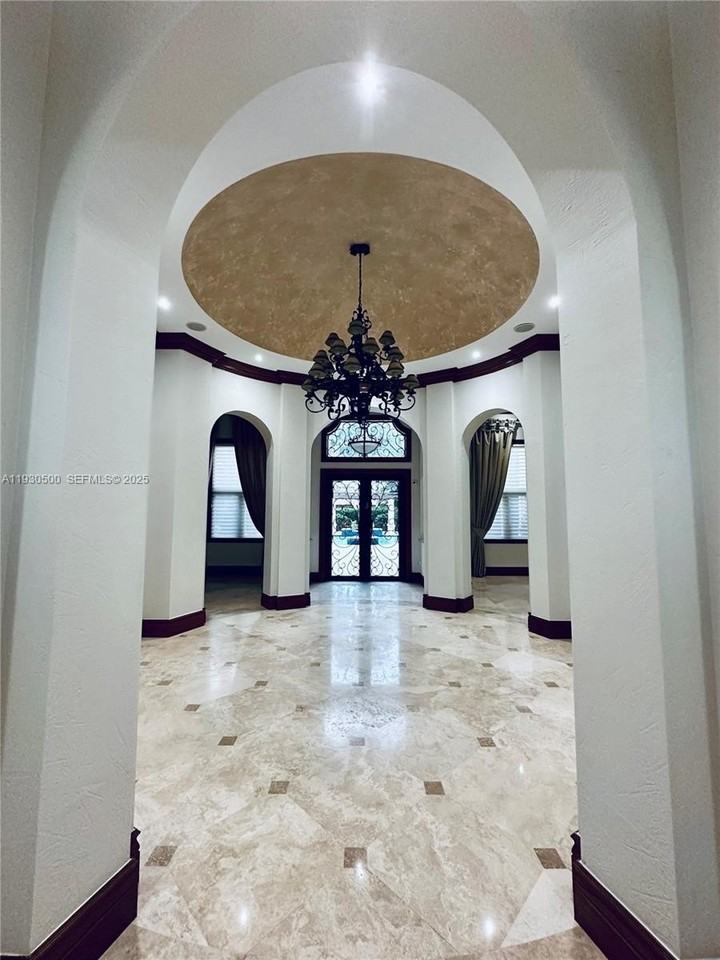 6180 Southwest 132nd Street - Photo 4 of 50