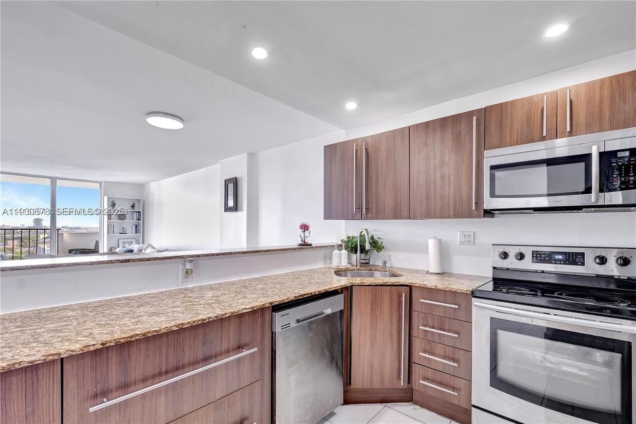 2780 Ne 183rd St #2011 - Photo 5 of 23