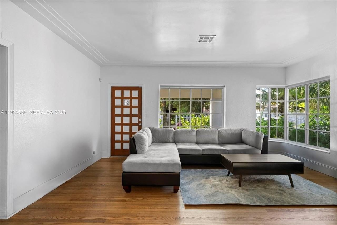 555 Northeast 73rd Street - Photo 4 of 32