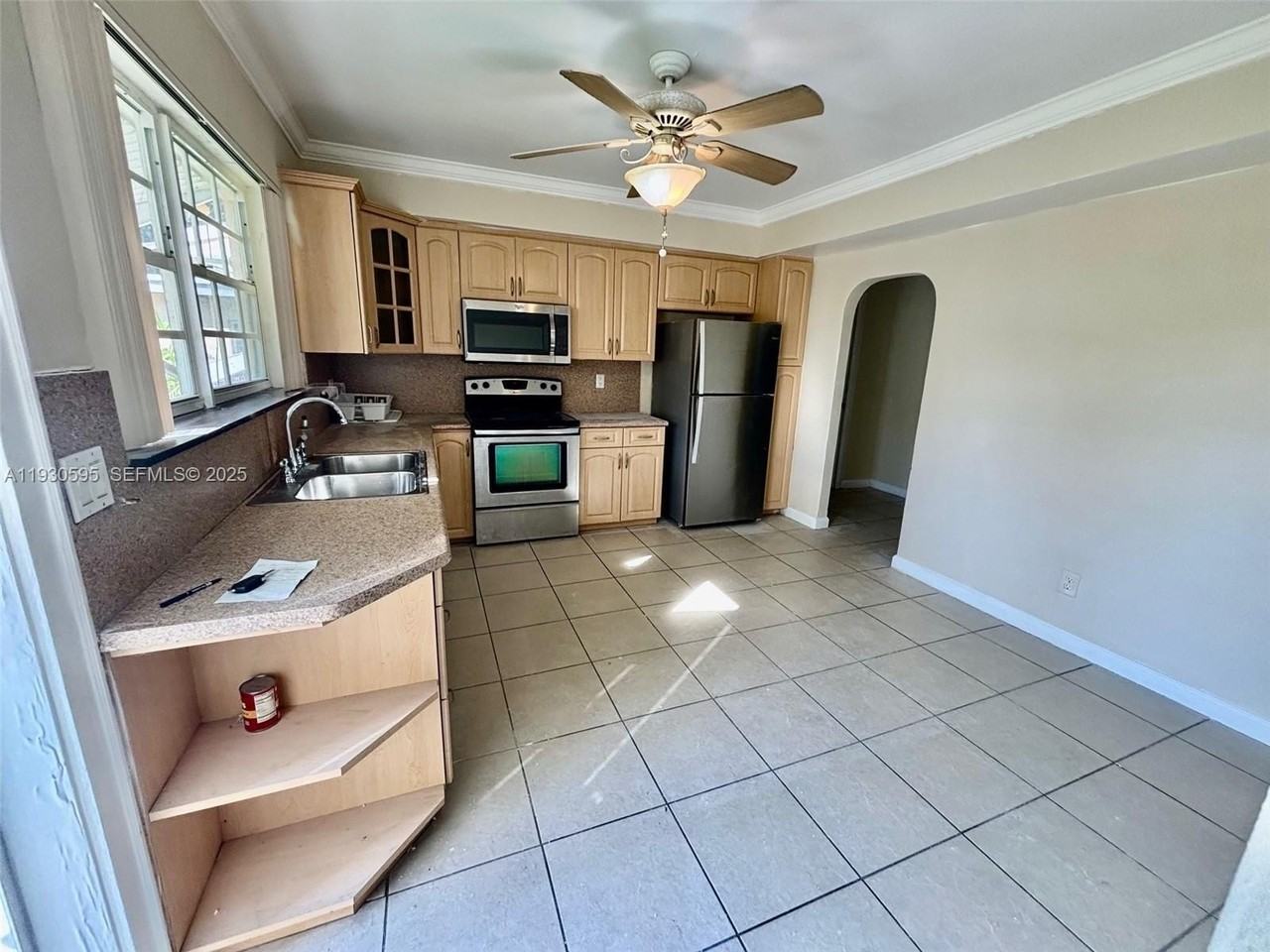 724 Moffett Street #F - Photo 3 of 15