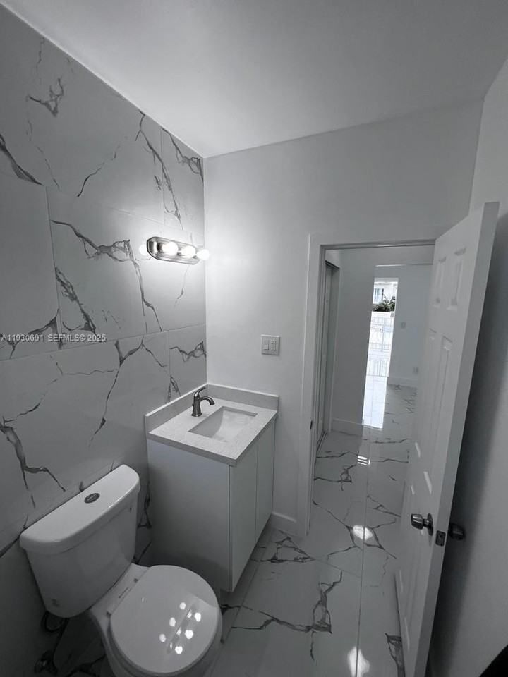 1131 Southwest 7th Street #3 - Photo 7 of 7