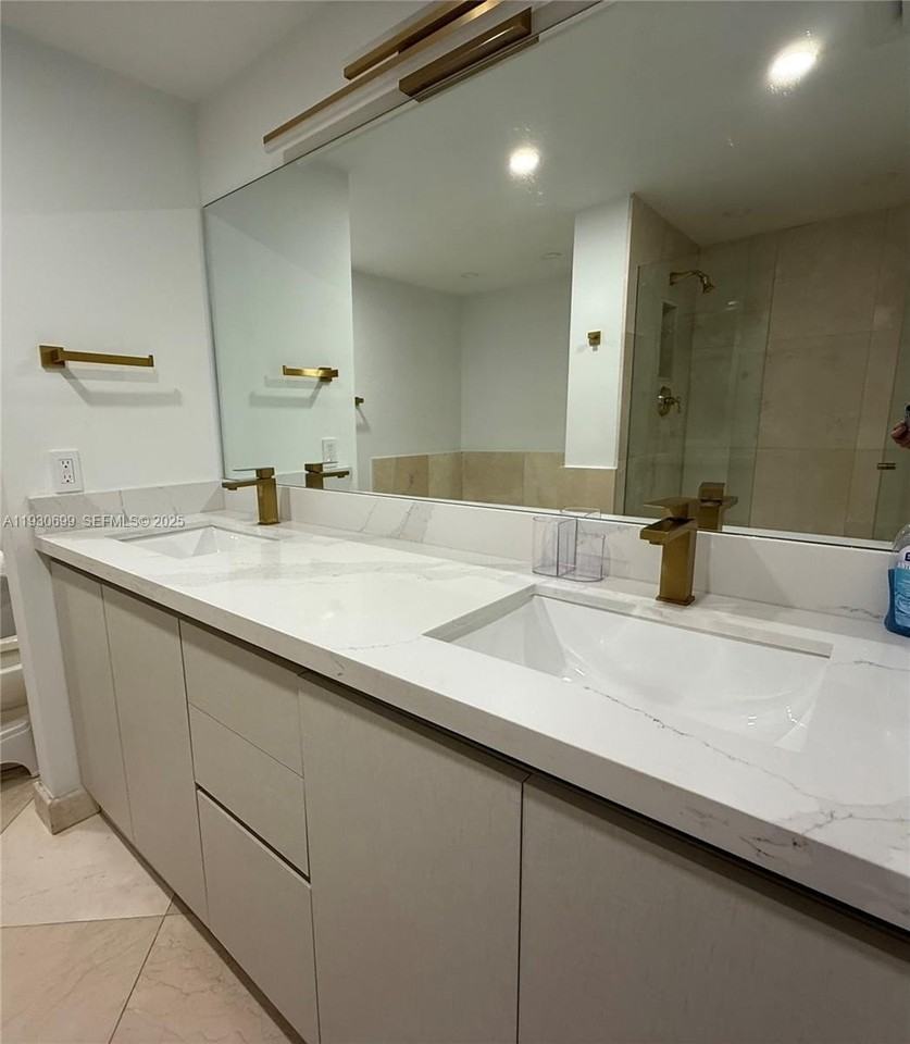 3610 Yacht Club Dr #713 - Photo 7 of 12