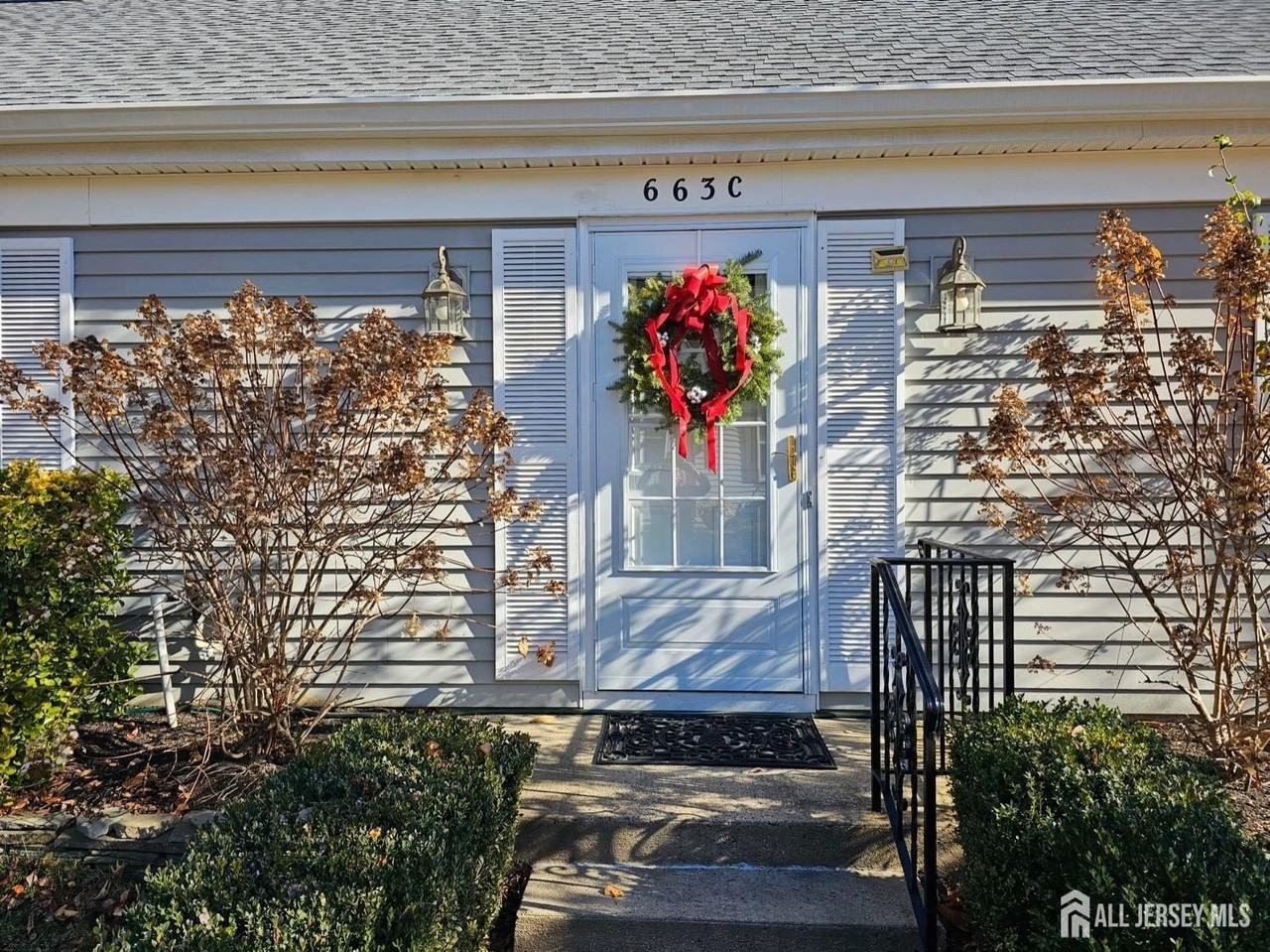 663 Yorktowne Lane #C - Photo 2 of 34