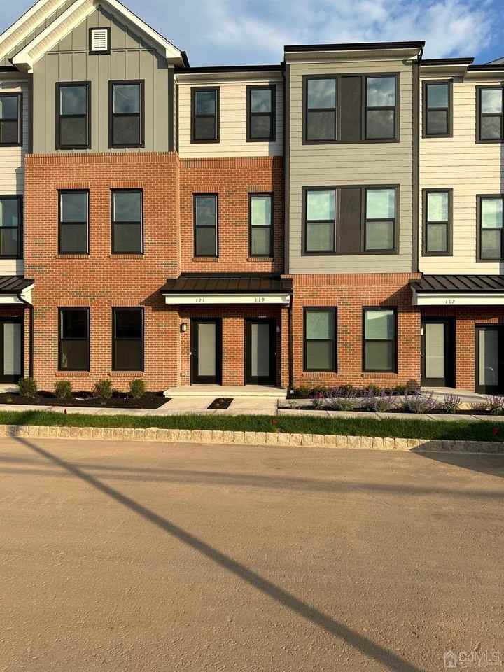 Lyla Lane - Photo 2 of 19