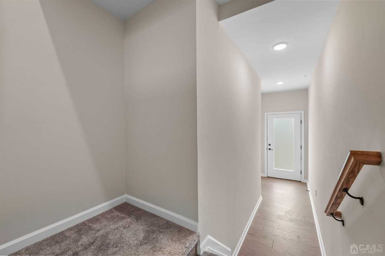 Lyla Lane - Photo 4 of 19