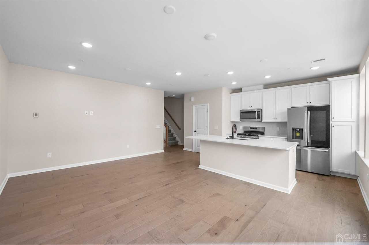 Lyla Lane - Photo 6 of 19