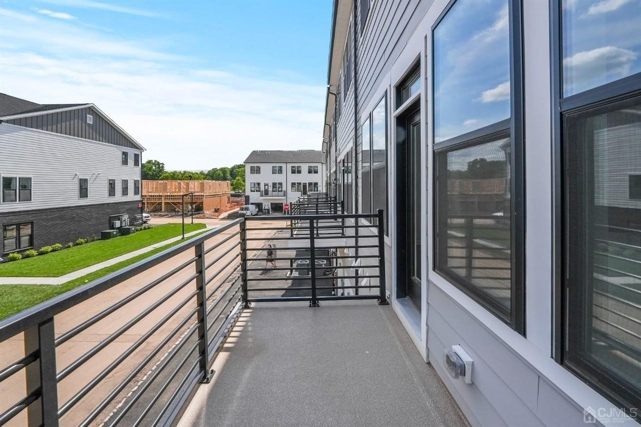 Lyla Lane - Photo 7 of 19