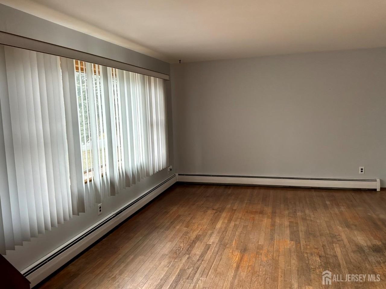 8 Montclair Avenue - Photo 3 of 15