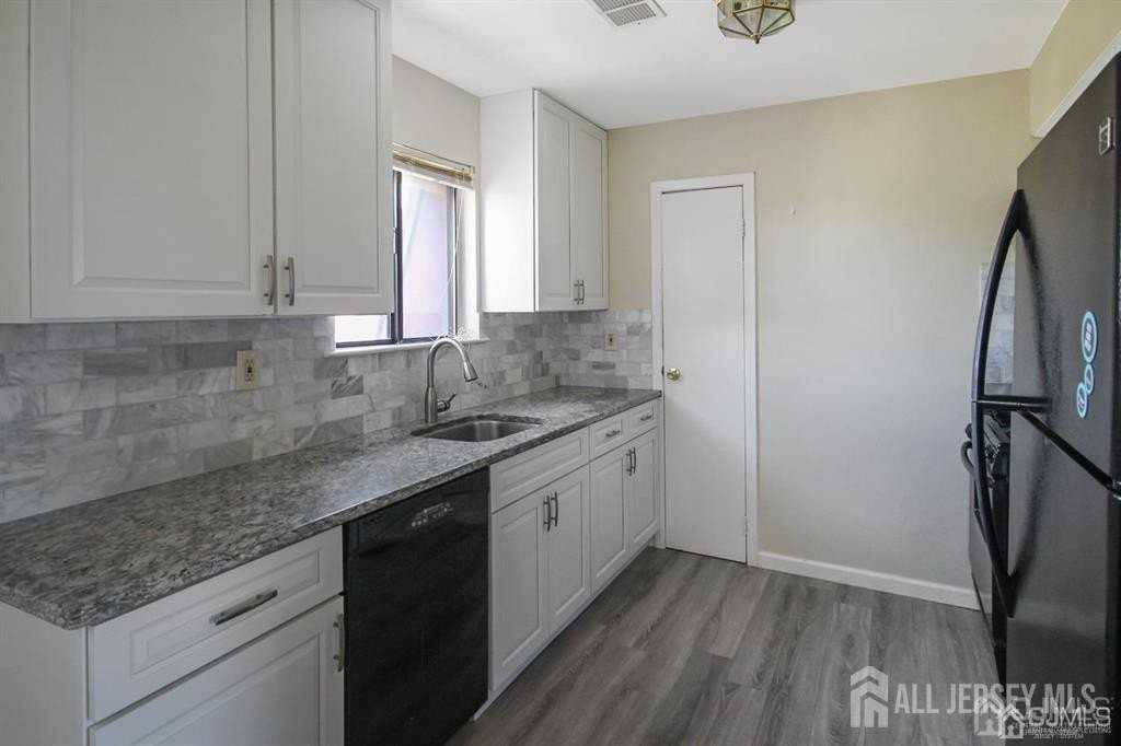 1220 North Oaks Boulevard - Photo 4 of 11