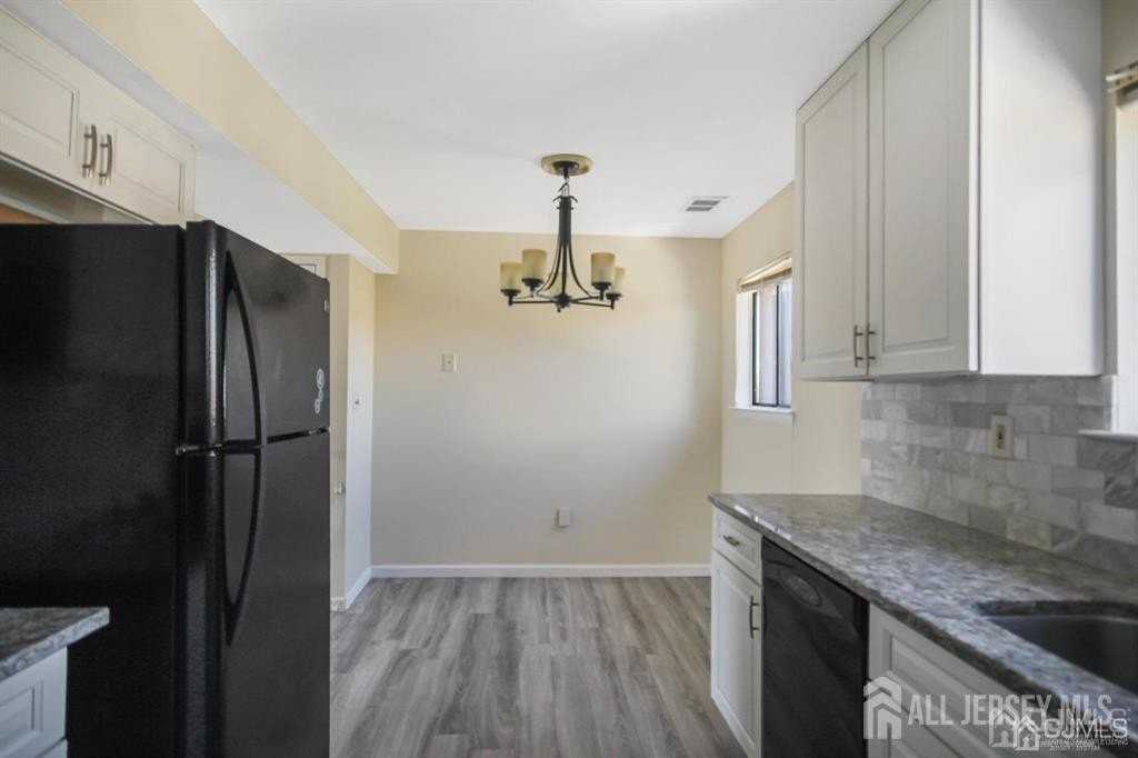 1220 North Oaks Boulevard - Photo 7 of 11