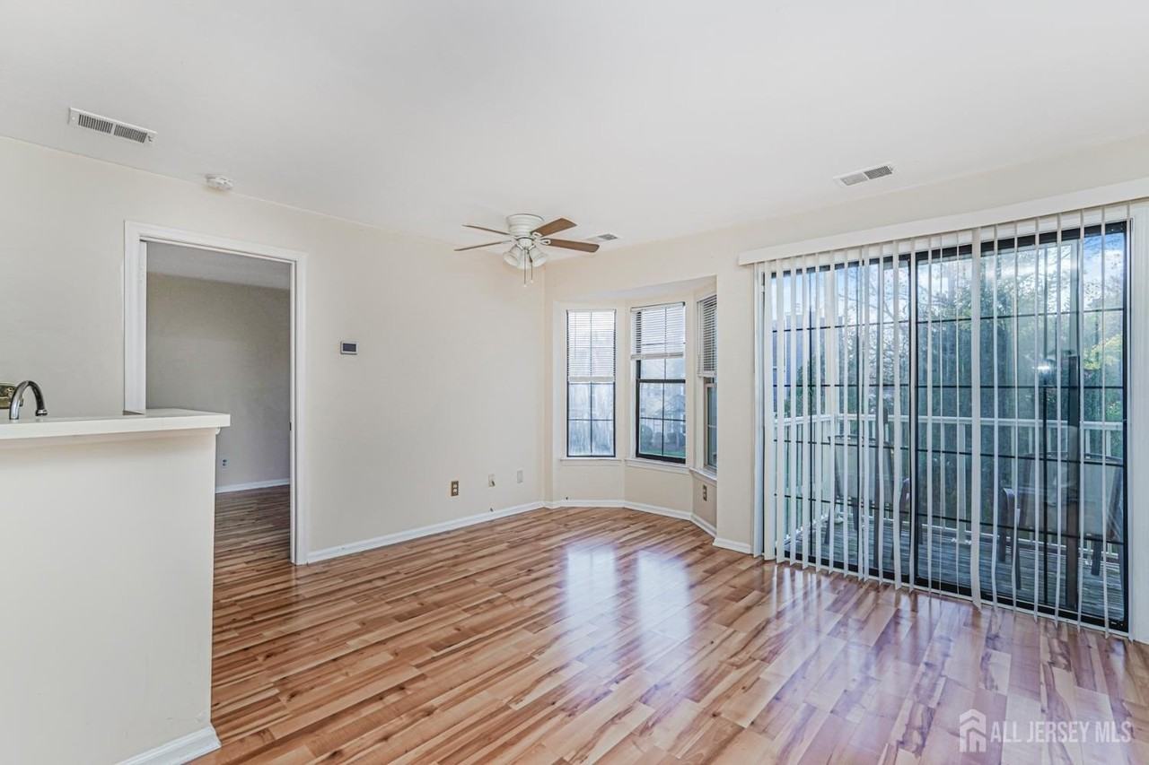 212 Blew Court - Photo 2 of 13