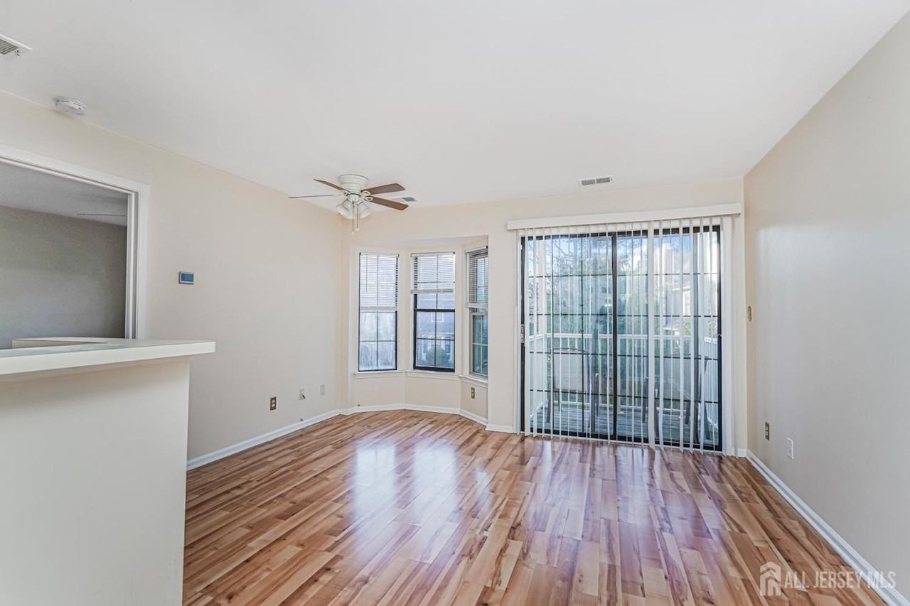 212 Blew Court - Photo 3 of 13