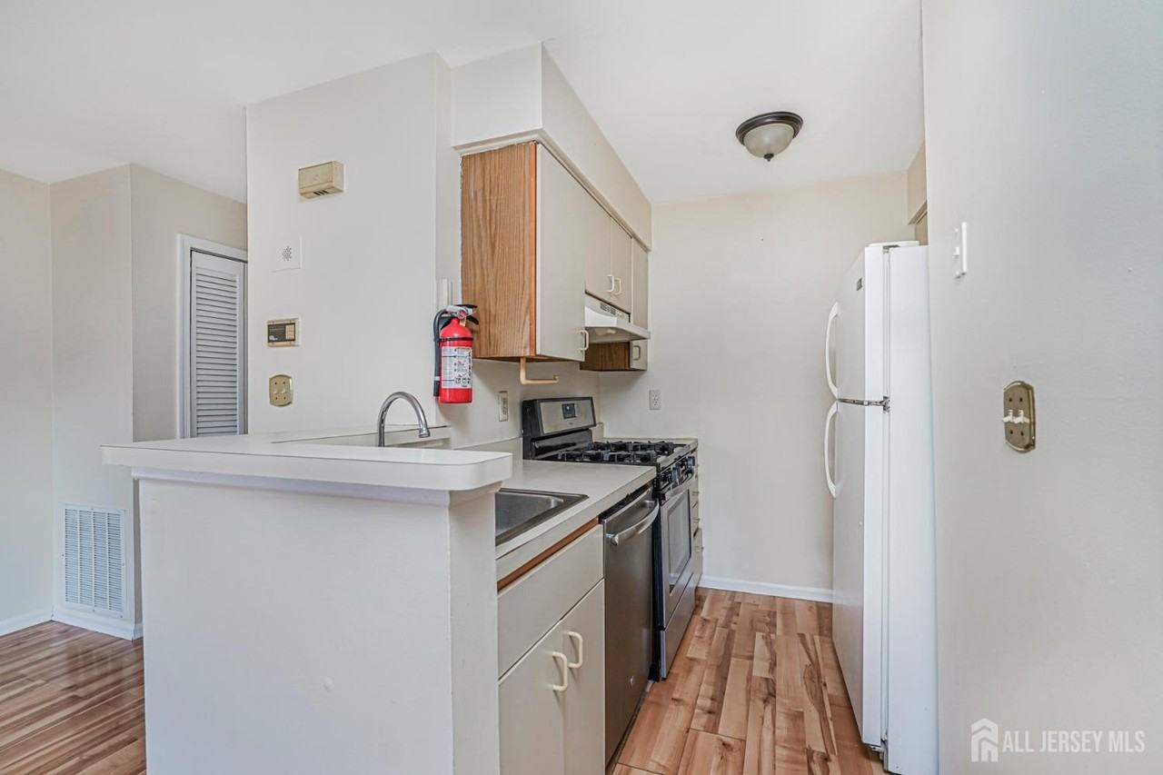 212 Blew Court - Photo 7 of 13