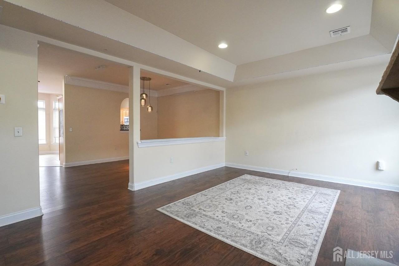 456 Hancock Street - Photo 5 of 27