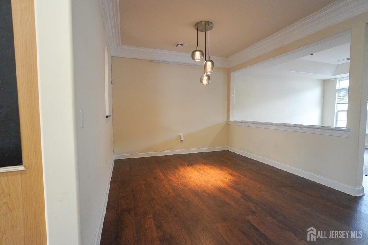 456 Hancock Street - Photo 7 of 27