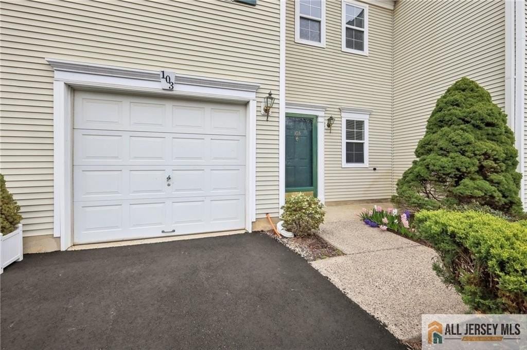 103 Berkshire Drive #103 - Photo 3 of 34