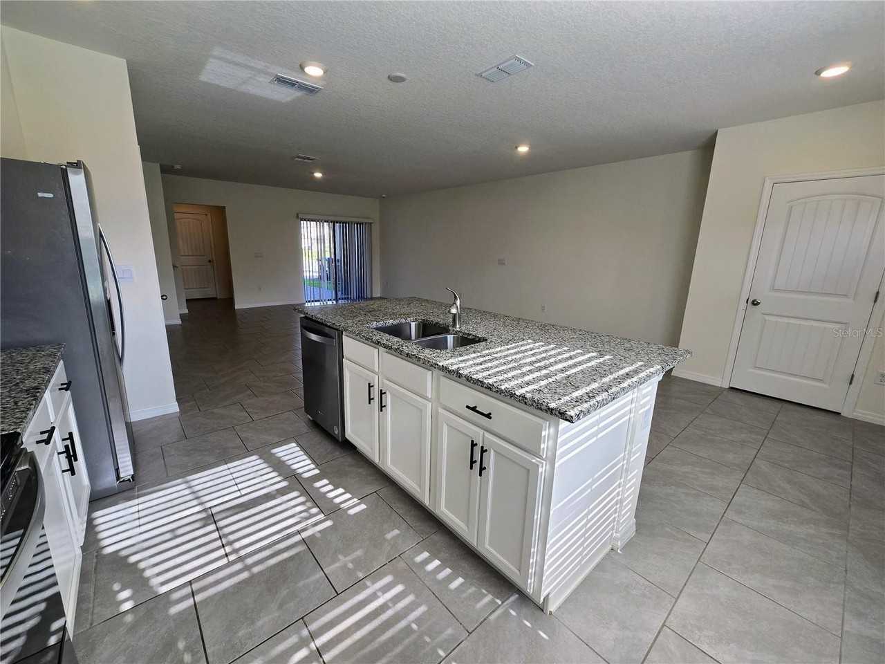 17101 Water Spring Boulevard - Photo 4 of 29