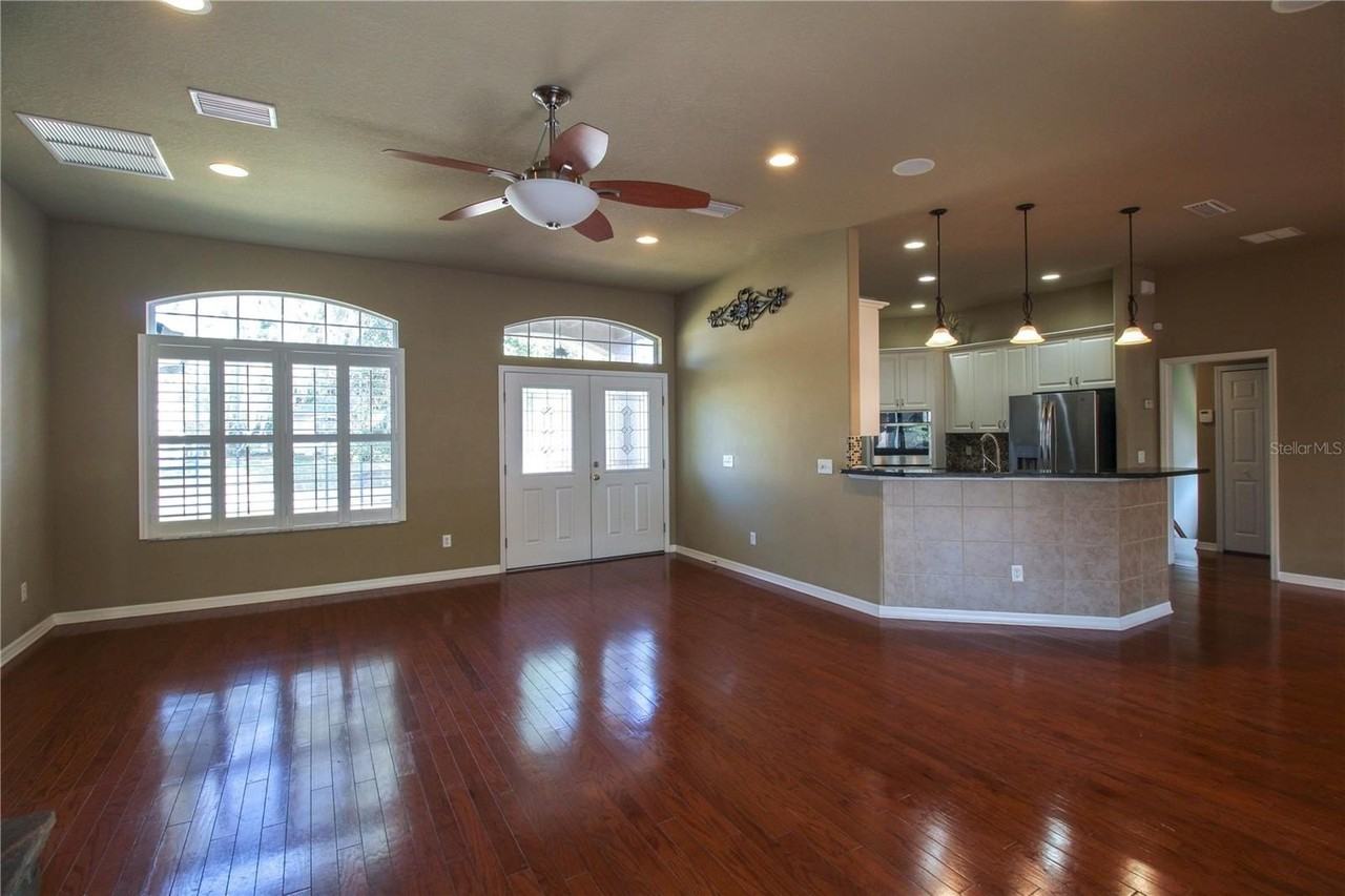 6065 Spruce Point Cir - Photo 3 of 33