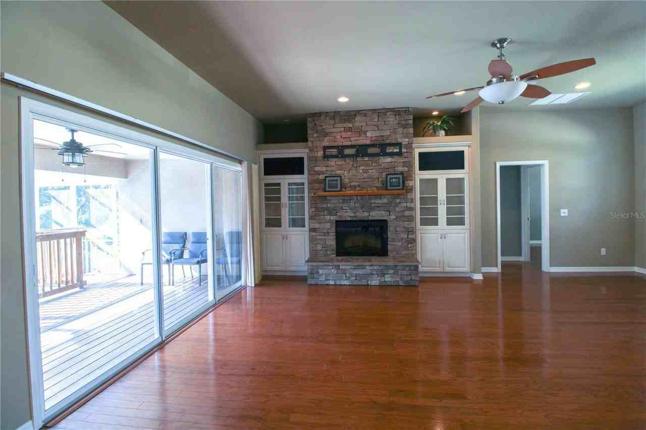 6065 Spruce Point Cir - Photo 5 of 33