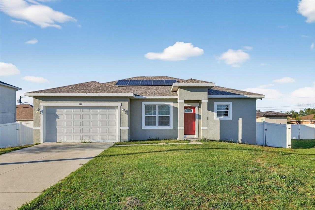 717 Robin Court - Photo 3 of 35