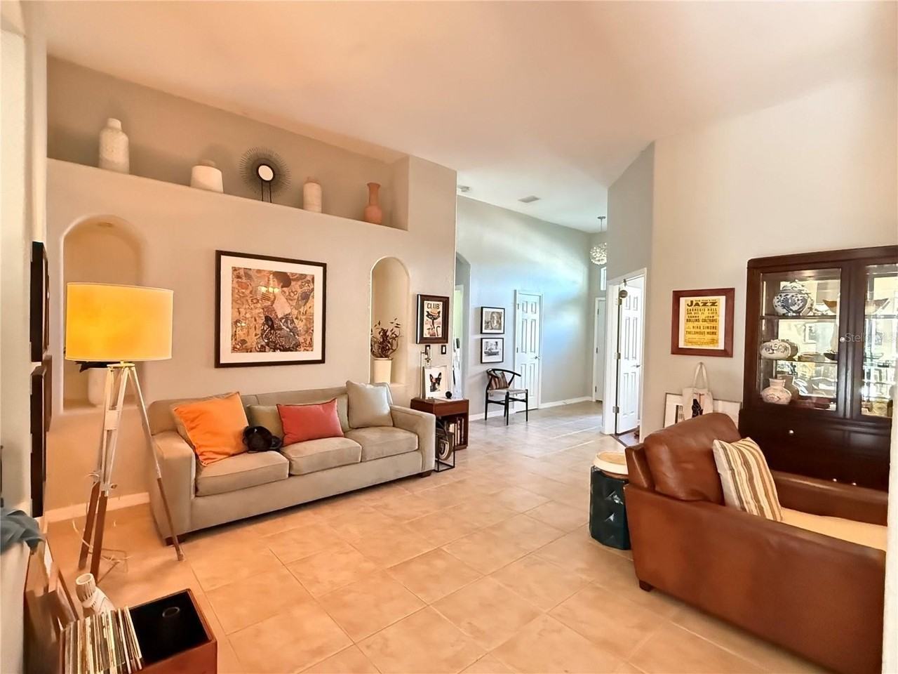 10703 Banfield Dr - Photo 4 of 30